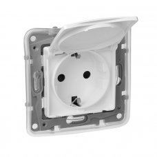 Розетка с заземлением/крышкой 672232 Etika 